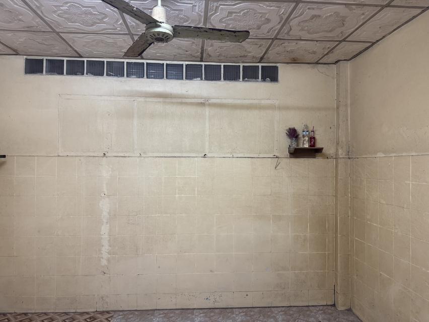 ทาวน์เฮ้าส์ 2 ชั้น ทำเลทอง ใจกลางตลาดสี่มุมเมือง เหมาะสำหรับนักลงทุน ปล่อยเช่าต่อได้ทันที มีรายได้สม่ำเสมอ 15