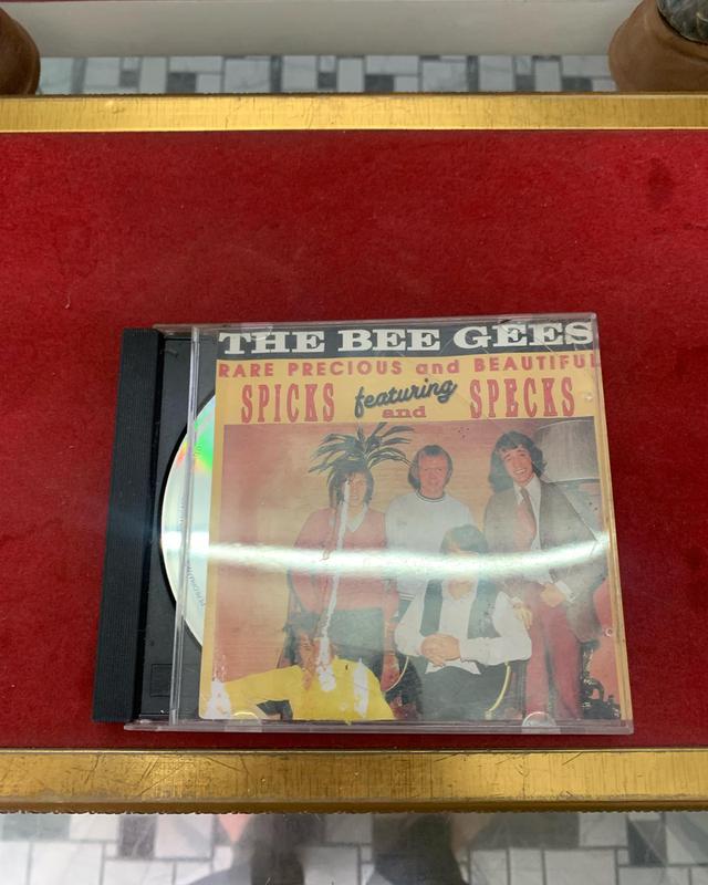 ซีดีเก่า bee gees ปี1989 2