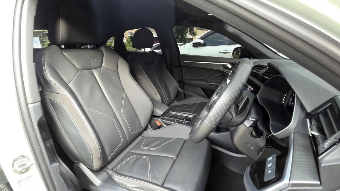 รหัสรถ WB36 Audi Q3 Sportback 40TFSI Quattro S Line Black Edition  ปี 2022 3