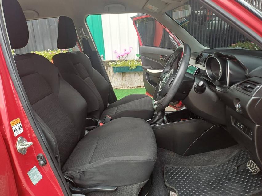 ปี2019 SUZUKI SWIFT NAVI AT TOP มือเดียวออกห้าง บุ๊คเซอร์วิสครบ 12
