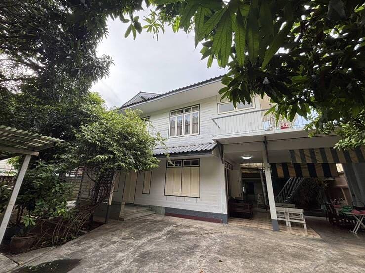 ขายที่ดินพร้อมบ้าน ติดถนนซอยเจริญนคร 78 ขนาด 256.4 ตารางวา สนใจติดต่อ 0858289454 3