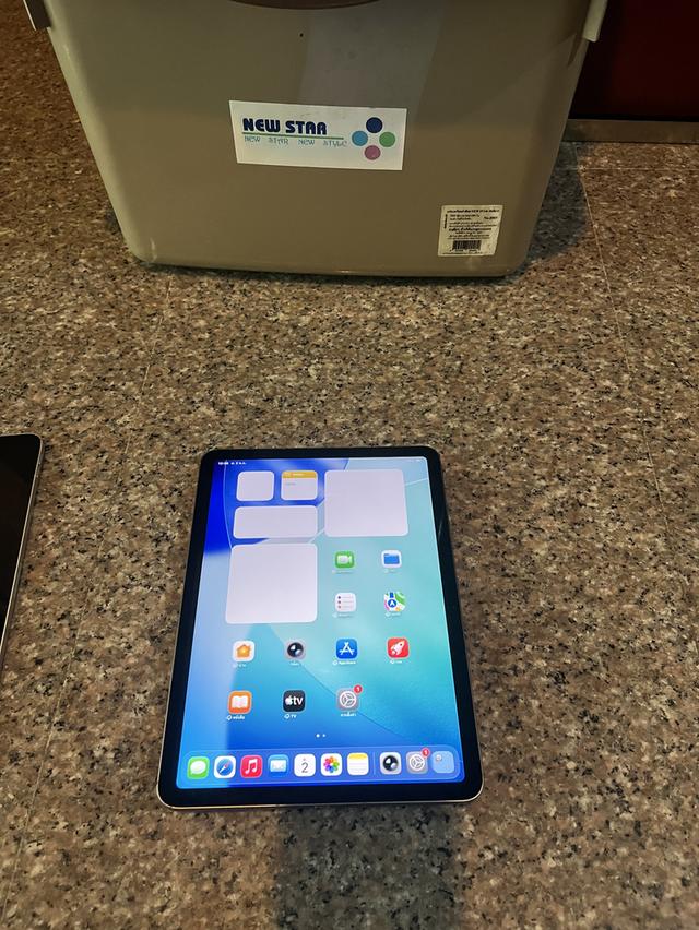 ขายๆๆๆถูกๆๆiPadAir6 M2 สีBlue 256กิ๊กWifi Celluer ใส่ซิมได้เครื่องใช้งานดีทุกๆฟังชั่นรีสโตได้ตลอดไม่มีติดไอคราวคับ Model TH/A สภาพ: 95% สวยๆคับ ราคา