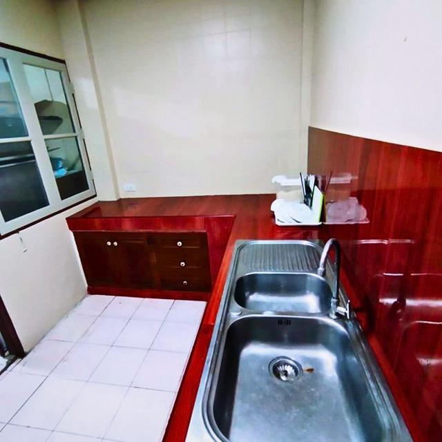 ขาย ทาวน์เฮ้าส์ 2 ชั้น 24 ตรว.หมู่บ้านบุศรินทร์ Land & House ถ.พระยาสุเรนทร์ ซอย 40 แขวงสามวาตะวันตก เขตคลองสามวา กรุงเทพฯ 8