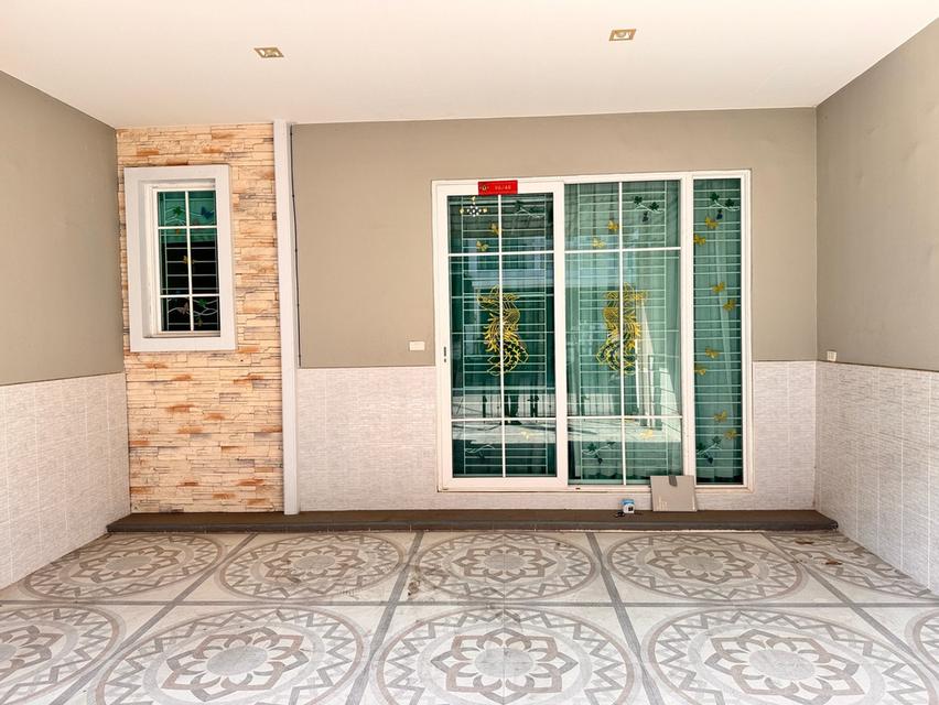 ขายทาวน์เฮ้าส์สวย พร้อมอยู่ ทำเลดี “โกลเด้นทาวน์ รามอินทรา-วงแหวน' 2