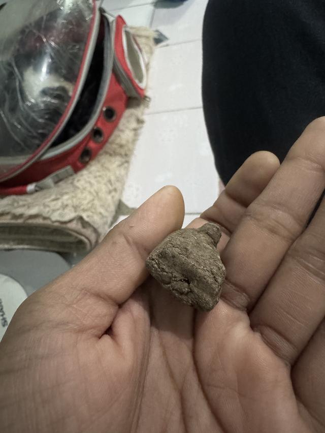 วัตถุในภาพคือ พระเครื่องหลวงปู่ทวด พิมพ์หลังเตารีด รูปที่ 7