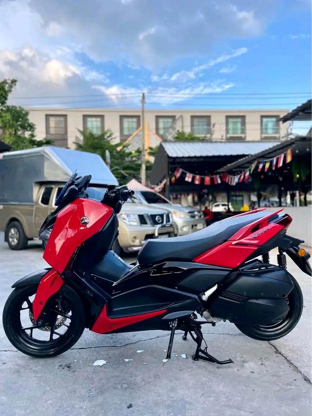 Yamaha XMAX สีแดงดำ