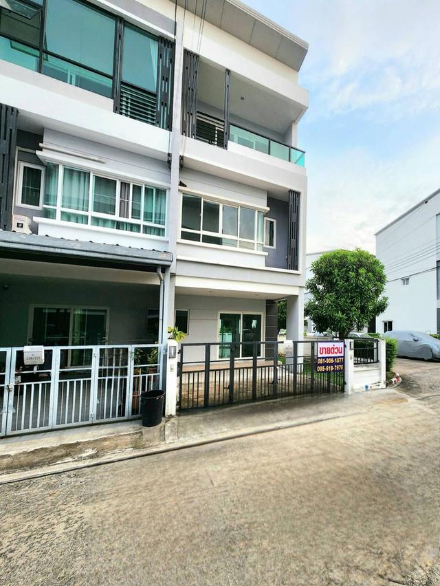 ทาวน์โฮม หมู่บ้าน The Ricco Town วัชรพล 2