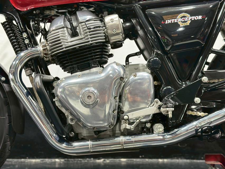 Royal Enfield INTERCEPTOR 650 BLACK 17