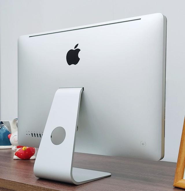 Apple iMac 21.5 inch  3