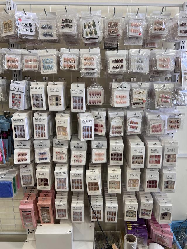ขายส่งอุปกรณ์ทำเล็บต่อขนตา มีครบชุด ใครอยากเปิดร้าน อยากมีชุดทำเล็บเองที่บ้าน ชาจสีเล็บเป็นหมื่นๆสี ราคาส่งจากจีน มีให้เลือกเยอะมาก ติดต่อ0859898398 6