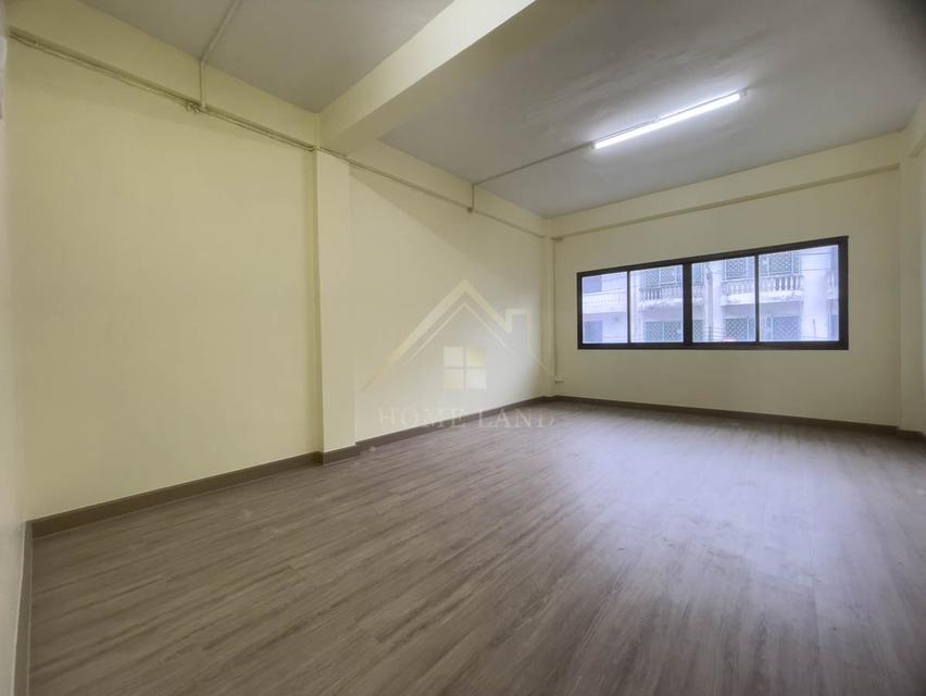 อาคารพาณิชย์ 3.5 ชั้น รีโนเวท ซอย พระยาในธาตุแยก 17 (ซอยศิวปรีชา) บางบอน 6