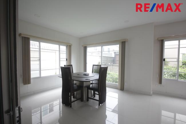 บ้านเดี่ยวภัสสรเพรสทีจปิ่นเกล้าเพชรเกษม บ้านใหม่ไม่เคยอยู่ขายขาดทุน พร้อมเฟอร์ แอร์ ตู้เย็น บ้านสภาพดีพร้อมอยู่ 61.9ตารางวา ซ.5ต้นโครงการ ราคาเจรจาได้ 9