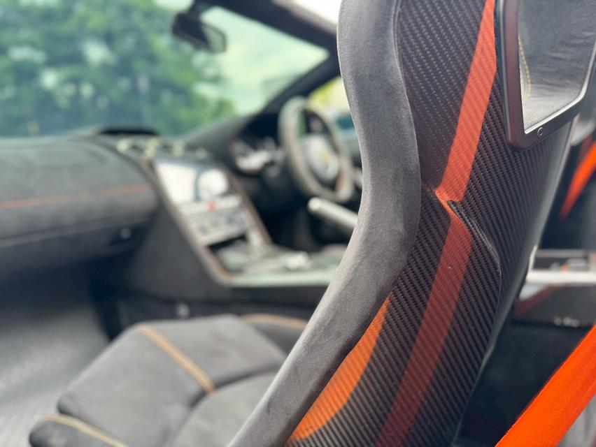 Lamborghini 570-4 performante รูปที่ 8