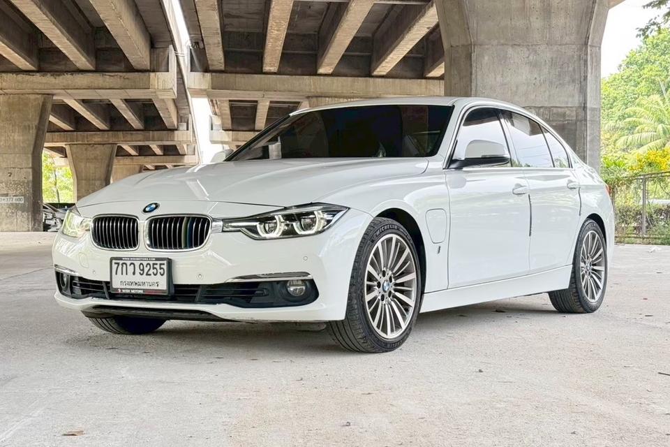 ð 2018 BMW 330e Luxury AT