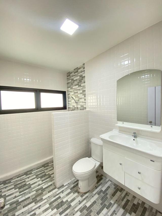 ขายบ้านเดี่ยว 2 ชั้น  เนื้อที่ 125 ตารางวา  หมู่บ้านเมืองเอกรังสิต ถนนพหลโยธิน ตำบลหลักหก อำเภอเมืองปทุมธานี จังหว 12