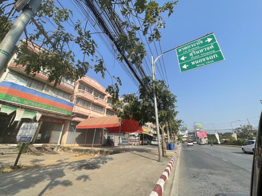 ขาย อาคารพาณิชย์ แยกเจ้าคุณทหาร 560 ตรม. 46 ตร.วา ติดถนนใหญ่ 2