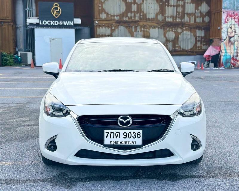 รหัสรถ QT9036 Mazda2 Skyactive 1.3 Sport High connect hatchback เกียร์ Auto สีขาวมุก ปี2018