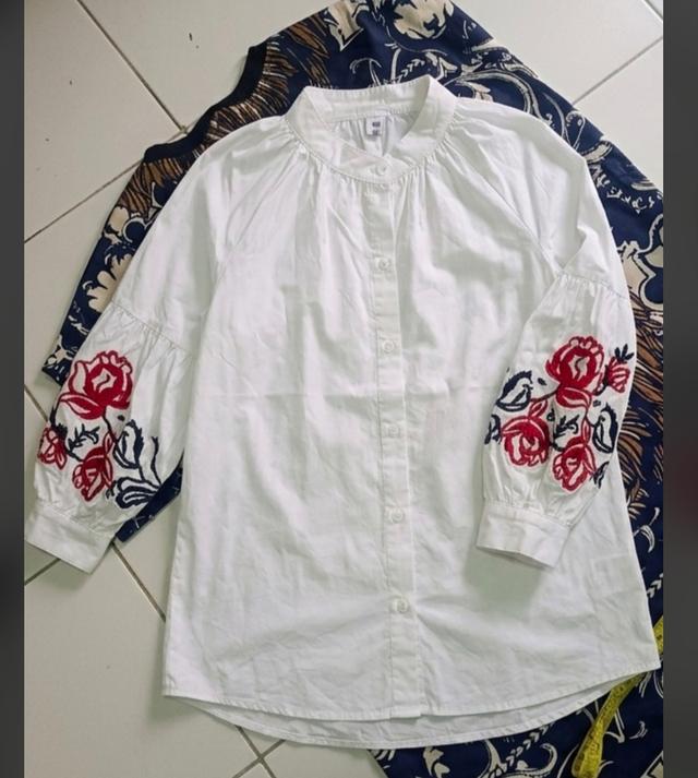 เสื้อเชิ๊ตสไตล์มินิเดรสคอจีนสีขาว