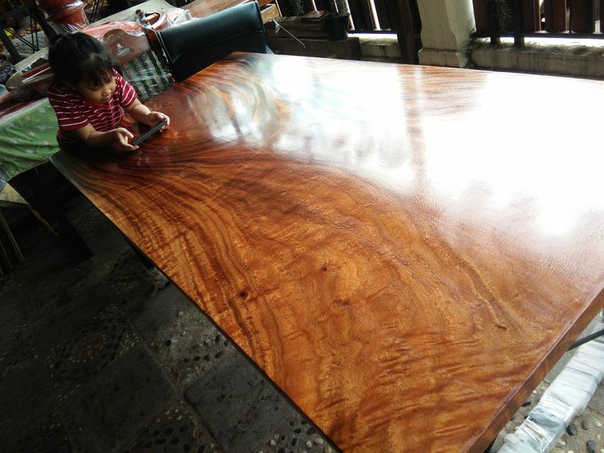 (**ขายแล้ว**)   โต๊ะไม้แผ่นเดียว  1 m x 2 m  พร้อมขาเหล็ก 3