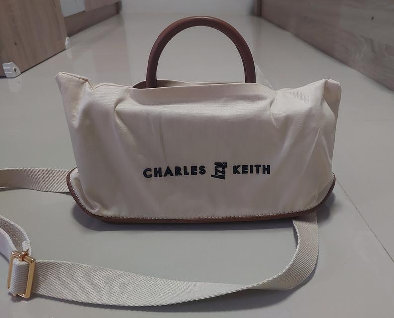 กระเป๋า สะพาน charles & keith รุ่น itzy 