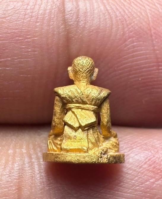 หลวงปู่ บุดดา ถาวโร รุ่น เจ้าสัว เนื้อทองคำ
