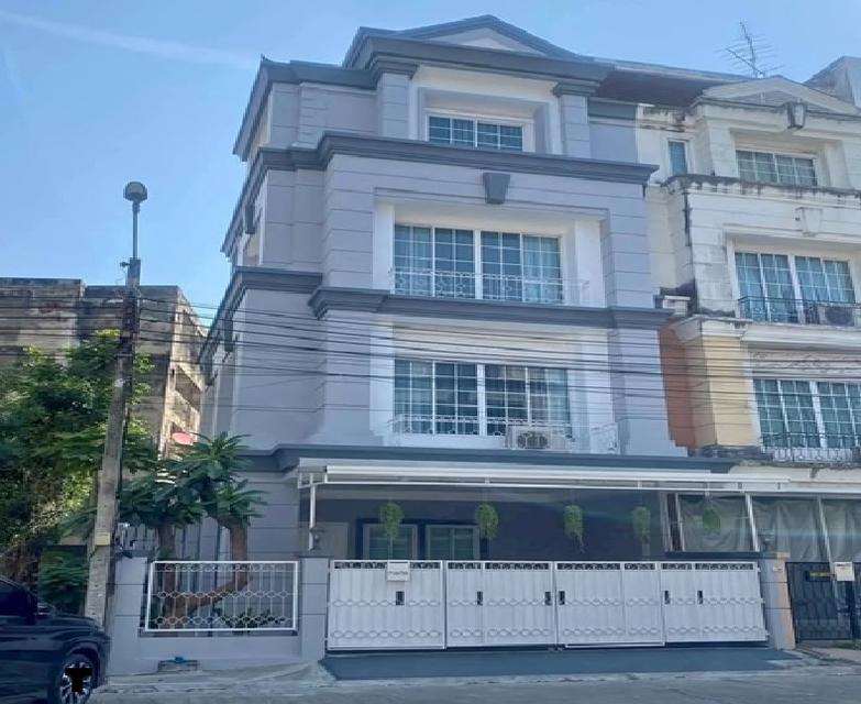 ให้เช่าทาวโฮม 4 ชั้น หลังมุม โครงการ พลัสพาร์ค อเวนิว ลาซาล-ศรีนครินทร์ เฟอร์นิเจอร์ครบ 1