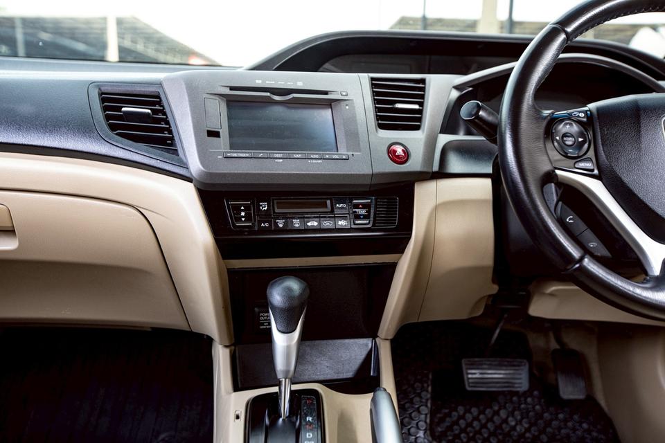 Honda Civic Fb 1.8E Navi ปี 2013 เบาะไฟฟ้า มือเดียวป้ายแดง สีดำ 16