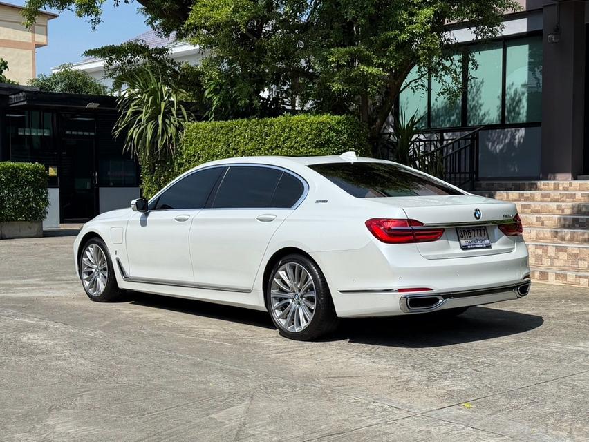 2019 BMW 740le PURE EXCELLENCE รถออกศูนย์ BMW รถวิ่งน้อย เข้าศูนย์ตามระยะ วารันตีศูนย์ยังเหลืออีกนานครับ 6