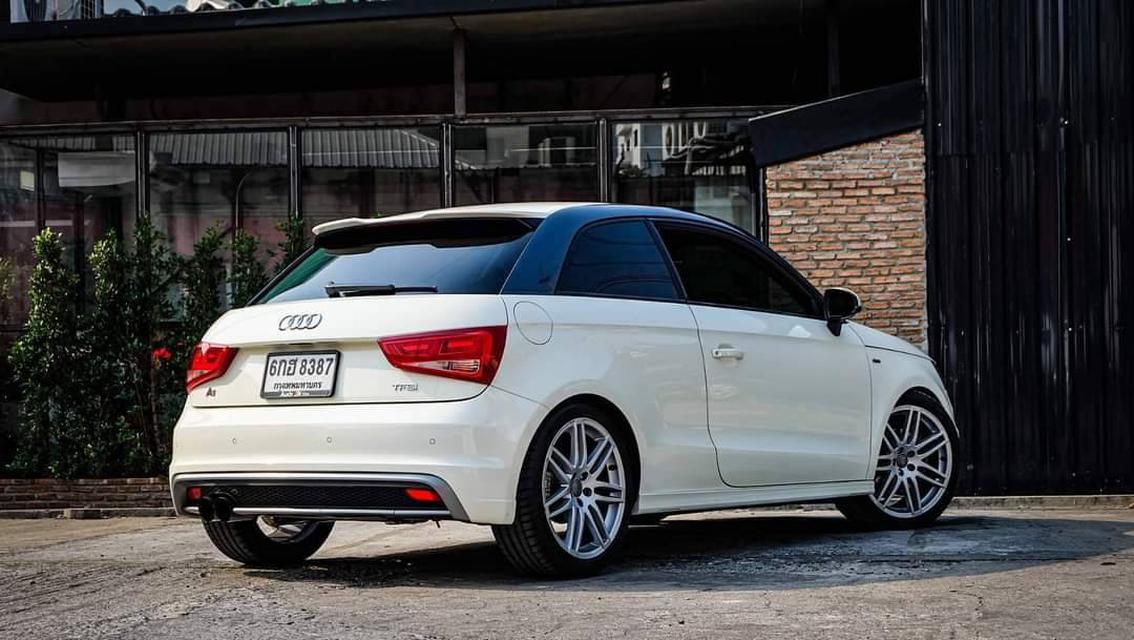 AUDI A1 1.4 TFSI  TWIN CHARGED (Supercharger+turbo)185hp Topspeed 200+ 2