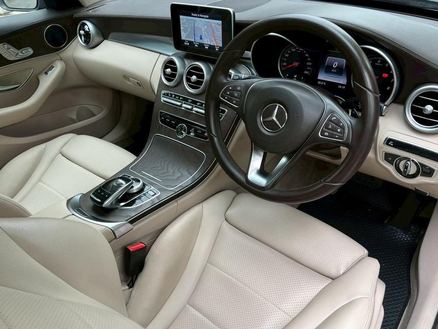 Mercedes-Benz C350e Exclusive Sedan 6