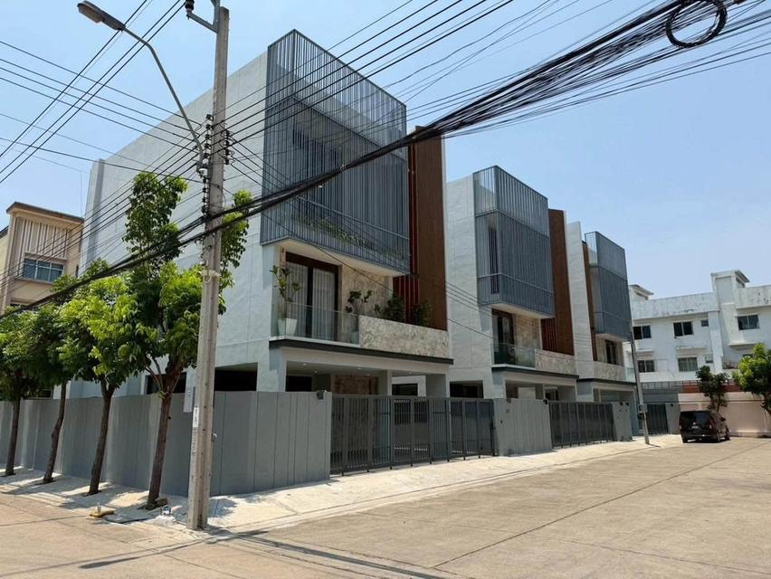 ขาย บ้าน Modern Luxury หลังใหญ่ Preecha  รามคำแหง – กรุงเทพกรีฑา พร้อมอยู่ 12