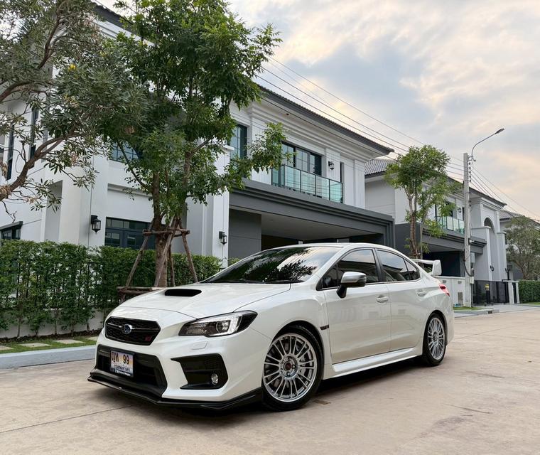 SUBARU  WRX ชุดแต่ง STI  2.0L 8 AT AWD Turbo ปี18 สีขาว ไมล์เพียง 6x,xxx เท่านั้น รถศูนย์ไทย สีเดิม ไม่เคยทำสี
