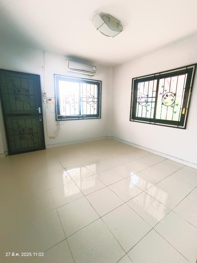 บ้านมือสอง 2ชั้น 3 ห้องนอน 2 ห้องน้ำ พร้อมออฟฟิศ จอดรถได้ 2 คัน แถมฟรีแอร์ 5 ตัว 12