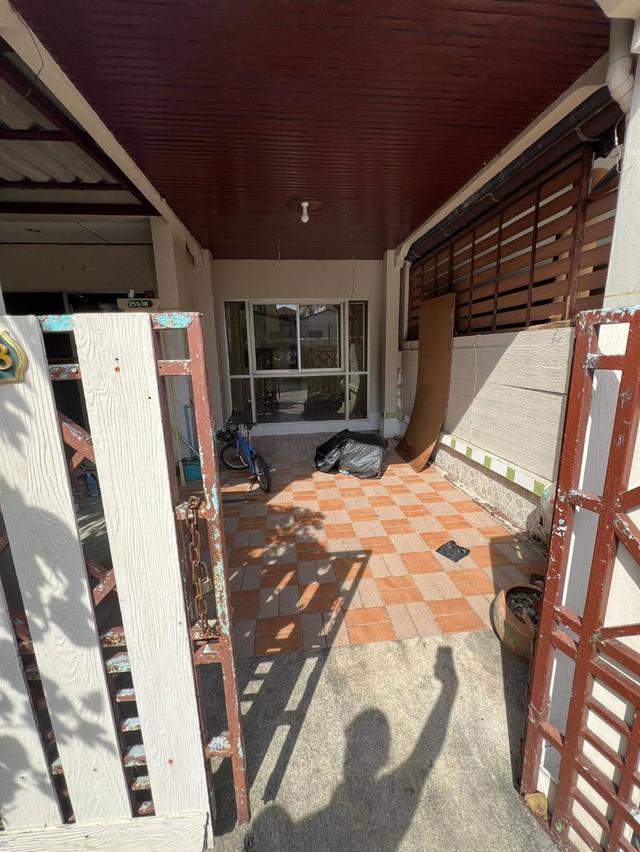 บ้านทาวเฮ้าส์ 2ชั้น 2ห้องนอน 2 ห้องน้ำ 1 ห้องโถง และ ห้องขนาด 20ตาราง 6