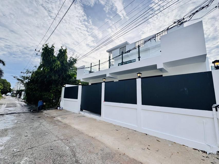 Seafront pool villa style modern Jomtien Beach 17.9 Million 13