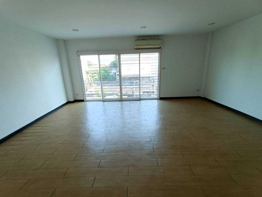 ขายอาคารพาณิชย์ 3 ชั้น หลังมุม ประเวศ สวนหลวง ร.9 (N.644) 8