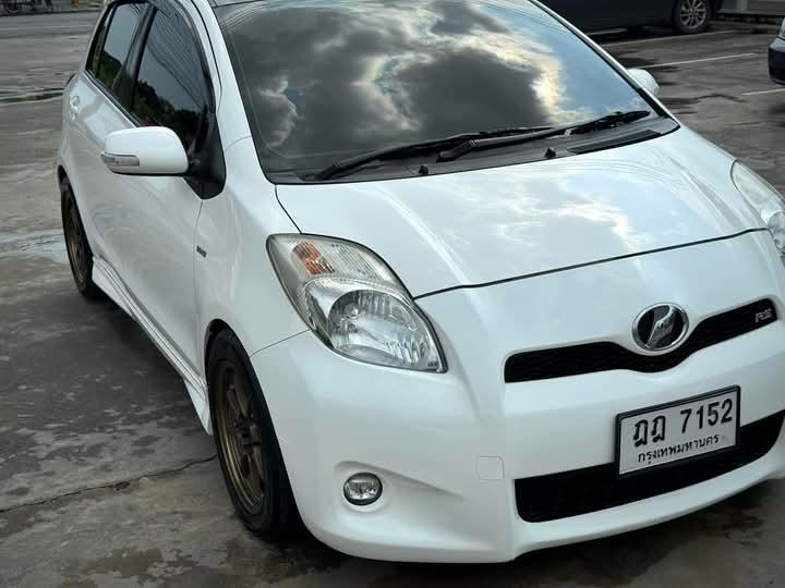 Toyota Yaris ปี 2010 4