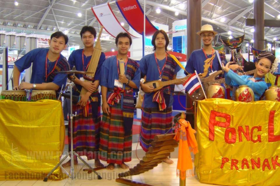 รูป รับจัดการแสดงวงโปงลางร่วมสมัย ดนตรีพื้นบ้านและวัฒนธรรมการแสดงพื้นเมืองของไทย-อีสาน-เหนือ