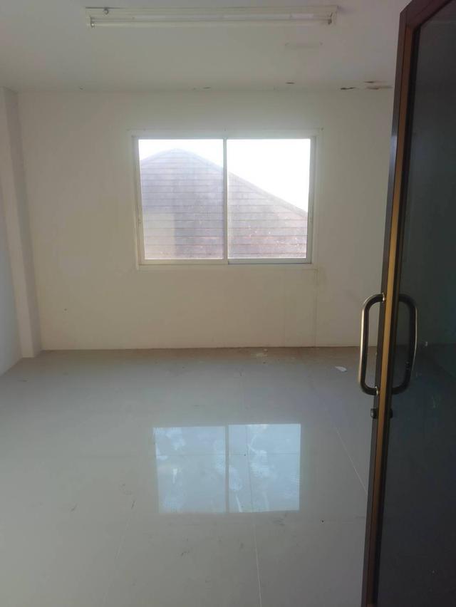 ขายอาคารพาณิชย์ ในนิคมปลวกแดง  ต.ปลวกแดง  จ.ระยอง  3 ชั้น  16.5 ตรว.  ขายราคา 4.1 ล้านบาท  สนใจติดต่อ 085-1210072 Line ID : kingrice79 11