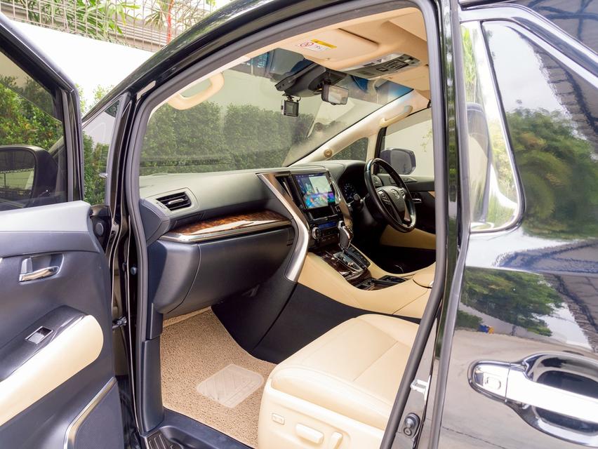 Toyota Alphard 2.5L GF Hybrid ปี 2022 10