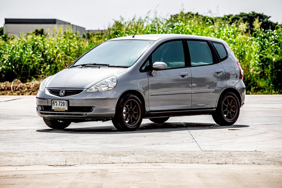 Honda Jazz 1.5 เกียร์ออโต้ ปี 2005 สีเทา 10