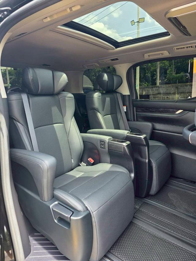 Toyota ALPHARD 2.5SC PACKAGE สีดำ ปี 2021 ไมล์ 40,000 กม.  13