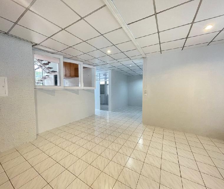 ให้เช่าบ้านเดี่ยว 2 ชั้น หลังใหญ่ ทำเล ซอยรัชดาภิเษก 19 (หรือซอยวิภาวดีรังสิต 16) พื้นที่ดิน 200 ตารางวา ใกล้ MRT รัชดา 900 เมตร 11