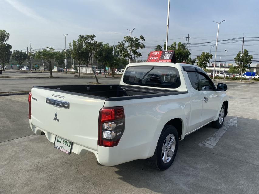 Mitsubishi triton สีขาว ปี 2021 5