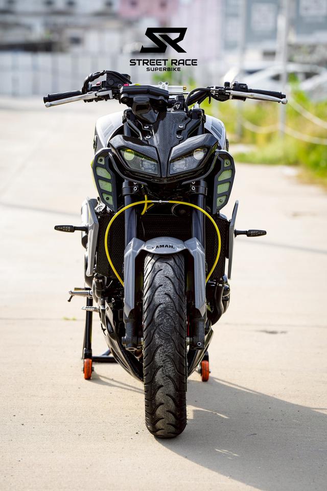 2017 Yamaha mt09 ปี 2017 สีเทา-ล้อเขียว ตัวแรง สายซิ่ง จอดเท่ ขี่เด่น หล่อครบในคันเดียว!