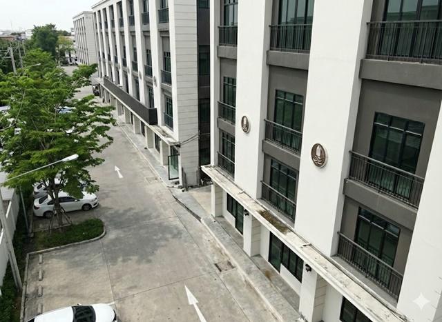 ลาดพร้าว110-114 ออฟฟิศใหม่ ส่วนตัว 4 ชั้น MRT มหาดไทย 1กม. ให้เช่า รามคำแหง 51-57 ย่านธุรกิจ เดอะมอลล์ รามคำแหง 2 2.1 กม 1