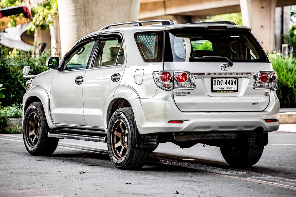 TOYOTA FORTUNER 3.0V สีเทา ปี2013 เกียร์ออโต้  7