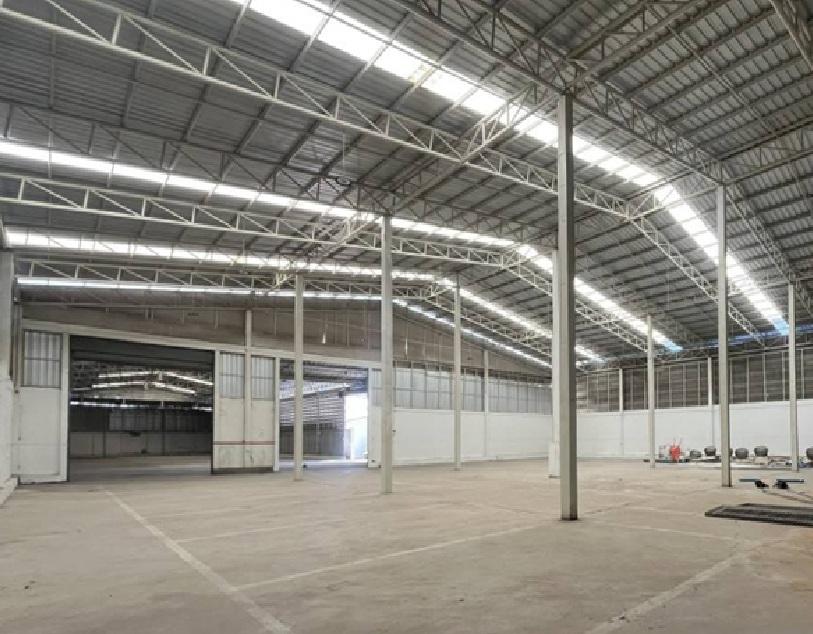 ให้เช่าโกดังขนาดใหญ่ ริมถนนซอยพระยาสุเรนทร์ รามอินทรา 109 / พื้นที่โกดัง 1744 ตารางเมตร / จอดรถจำนวนมาก 1
