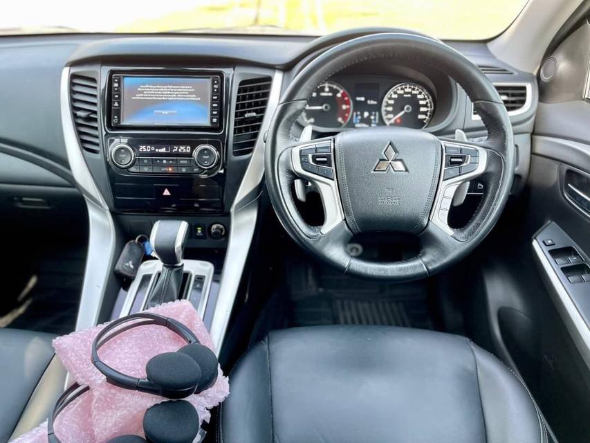 Mitsubishi Pajero 2.4 GT Premium  NAVI ปี2016 สีดำ ดีเซล 2