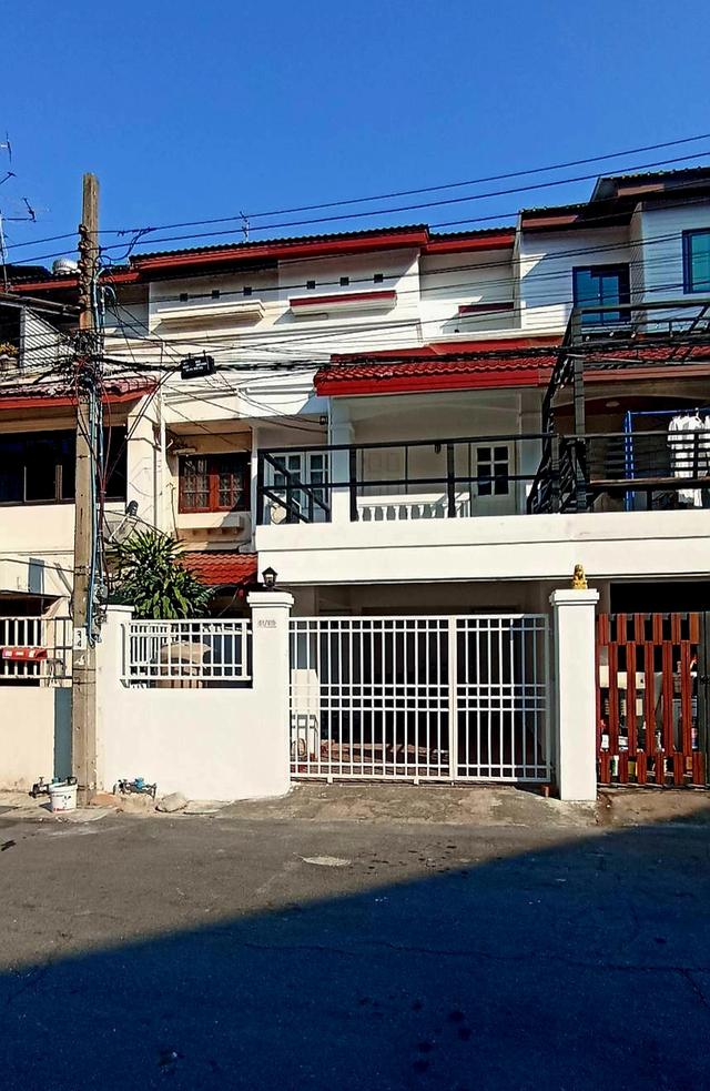 . โฮมออฟฟิศลาดพร้าวติดบีทีเอสให้เช่า 33,000 1